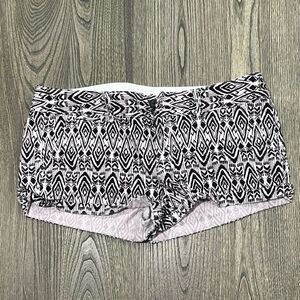 American Eagle Outfitters Womens Aztec Print Shorts Low Rise Black White Size 10